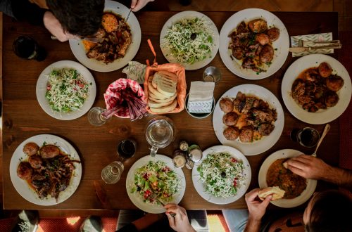 Easy Meals for Large Groups on A Budget