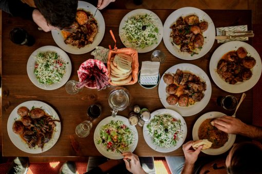 Easy Meals for Large Groups on A Budget