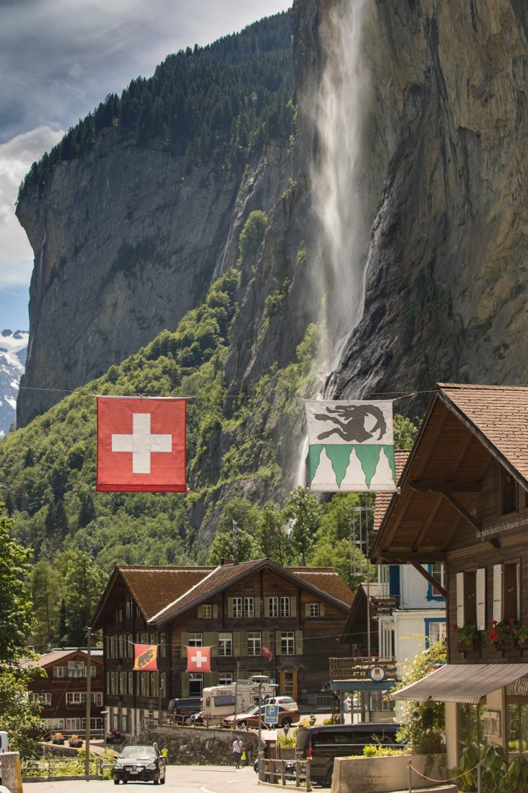 Ultimate Switzerland Travel Packages: Alpine Dreams and Lakeside Luxuries Uncovered