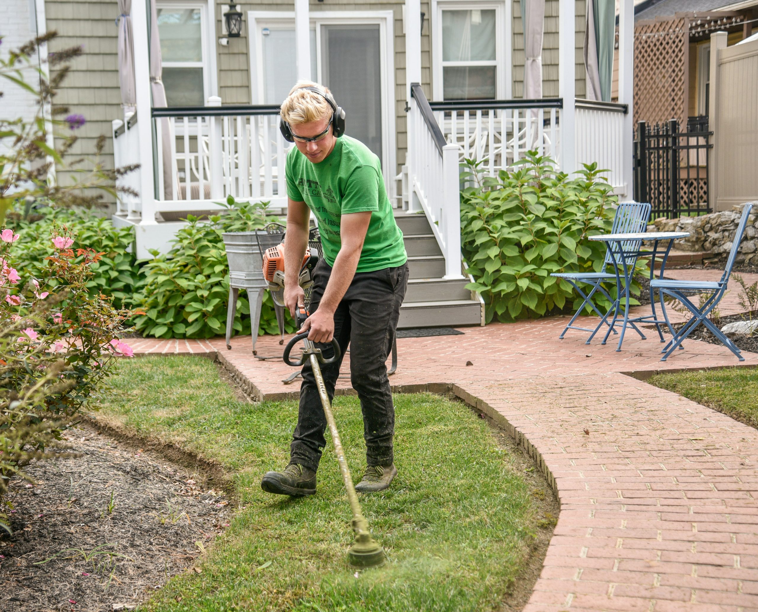 5 Benefits of Professional Landscaping and Hardscaping Services for Your Home