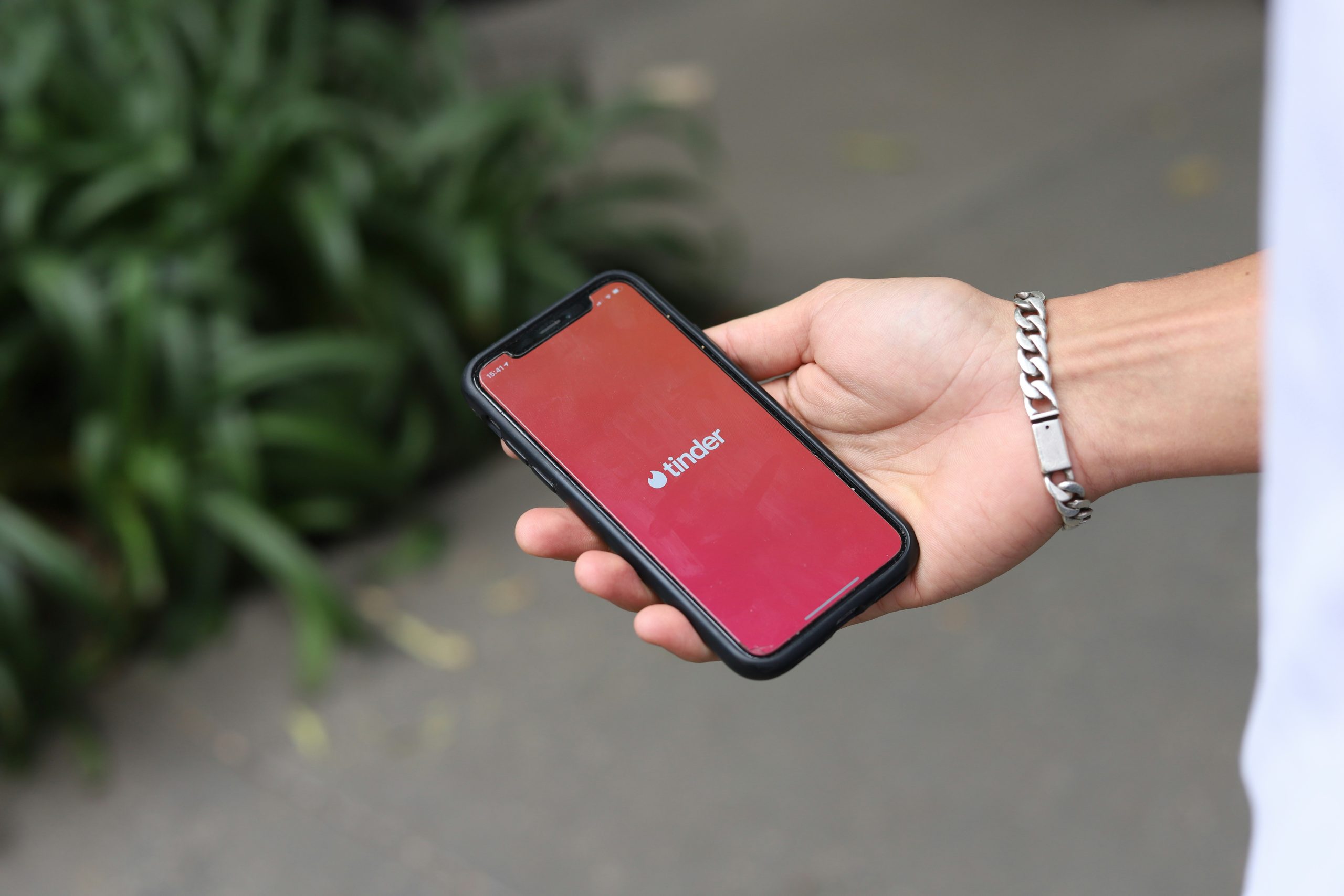 Swipe Smart: Tinder's Most Common Scams Exposed (And How To Avoid Them)