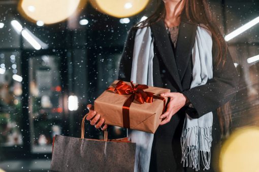 5 Expert-Approved Ways to Avoid Impulsive Shopping This Festive Season